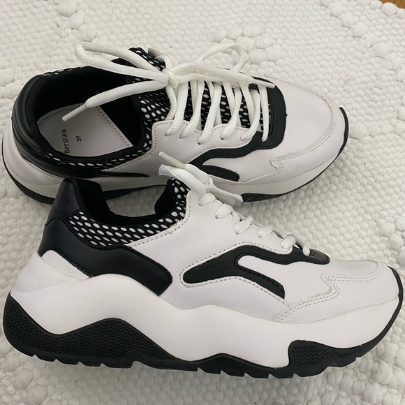 chunky sneakers bershka
